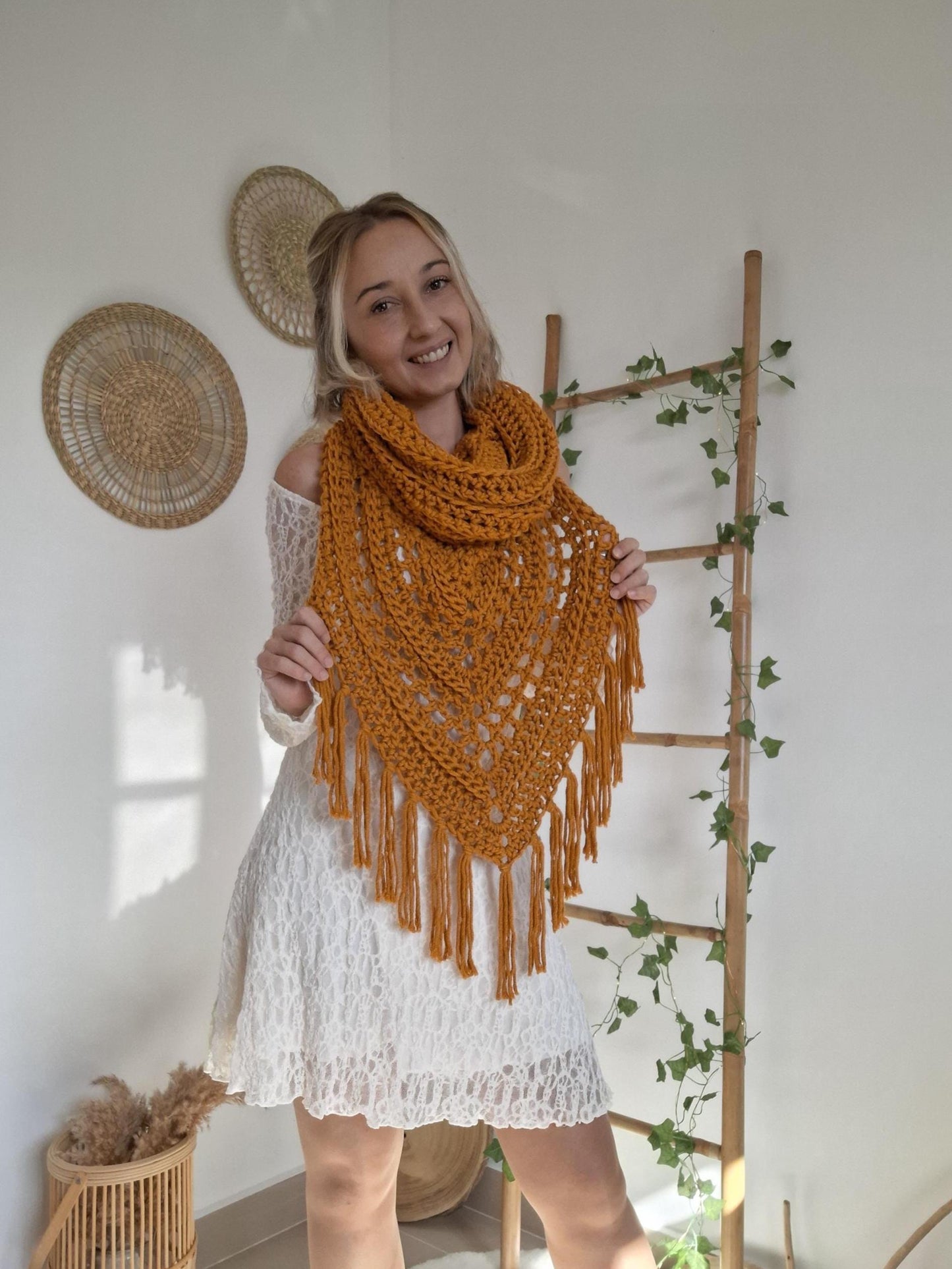 Bohemian style triangular shawl🍂